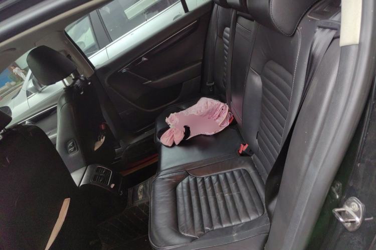 Used Volkswagen Magotan 2015 2.0 TSI Luxury Model Left Rear Seat