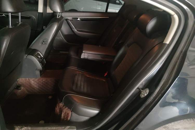 Used Volkswagen Magotan 2015 2.0 TSI Luxury Model Left Rear Seat