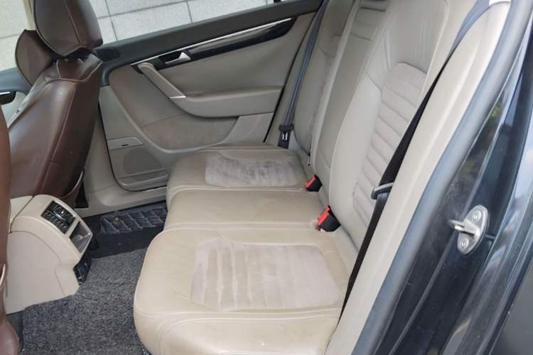 Used Volkswagen Magotan 2015 1.8TSI Luxury Model Left Rear Seat