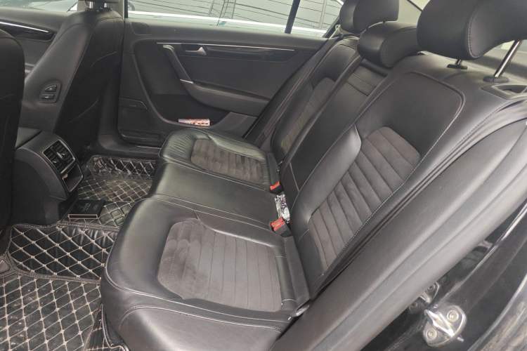 Used Volkswagen Magotan 2015 Revised Version 2.0 TSI Luxury Edition Left Rear Seat