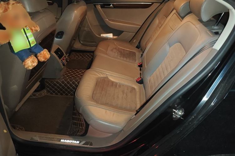 Used Volkswagen Magotan 2015 Revised Version 2.0 TSI Prestige Edition Left Rear Seat