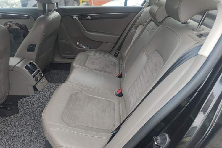 Used Volkswagen Magotan 2015 2.0 TSI Prestige Model Left Rear Seat