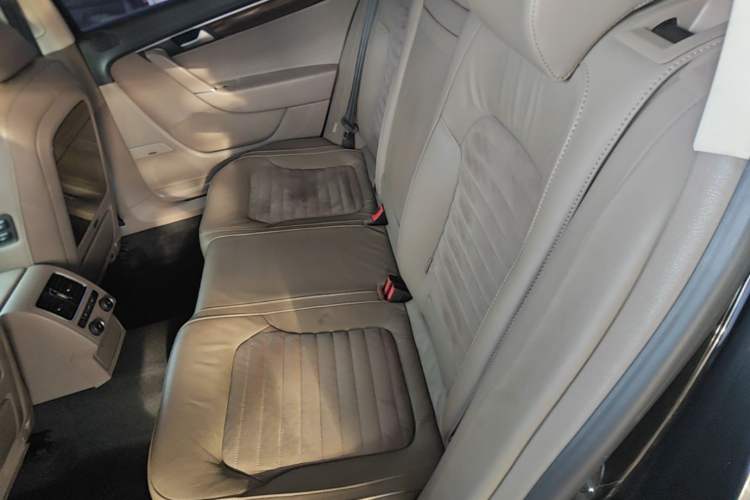 Used Volkswagen Magotan 2015 2.0 TSI Prestige Model Left Rear Seat