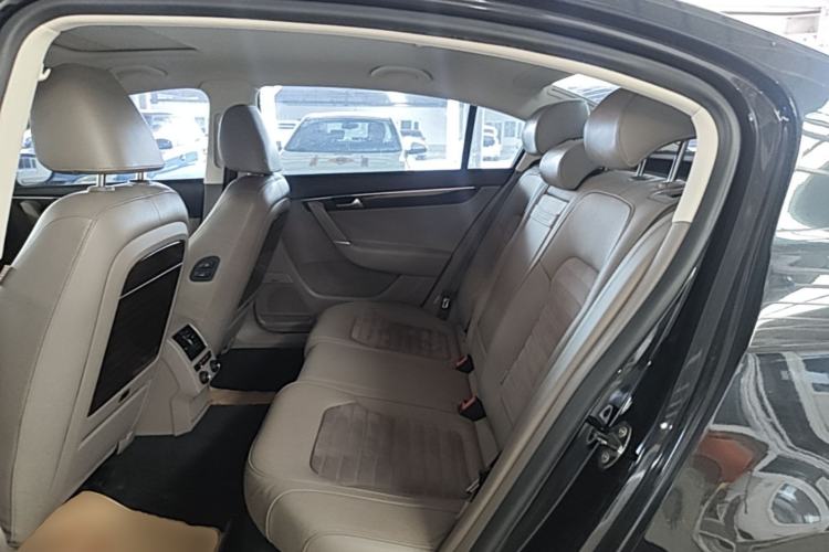 Used Volkswagen Magotan 2015 2.0 TSI Prestige Model Left Rear Seat
