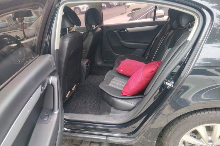 Used Volkswagen Magotan 2015 1.8TSI Advanced Model Left Rear Seat