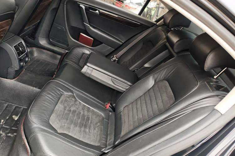 Used Volkswagen Magotan 2015 2.0 TSI Prestige Model Left Rear Seat