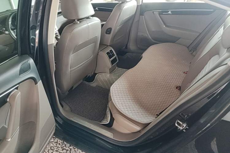Used Volkswagen Magotan 2015 1.8TSI Luxury Model Left Rear Seat