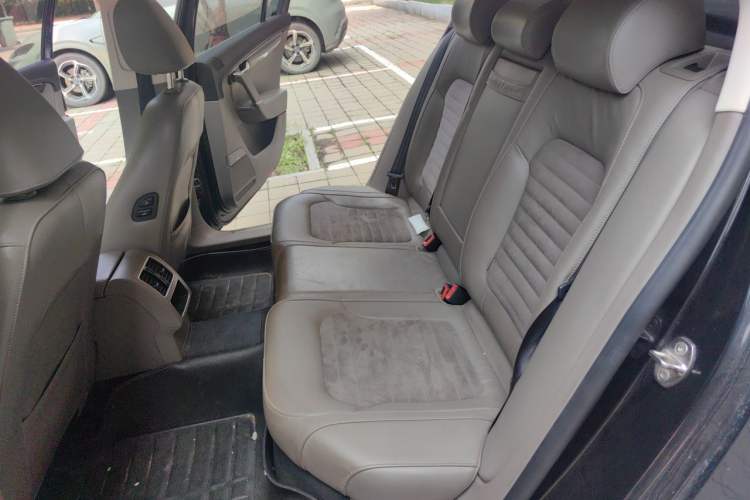 Used Volkswagen Magotan 2015 1.8TSI Luxury Model Left Rear Seat