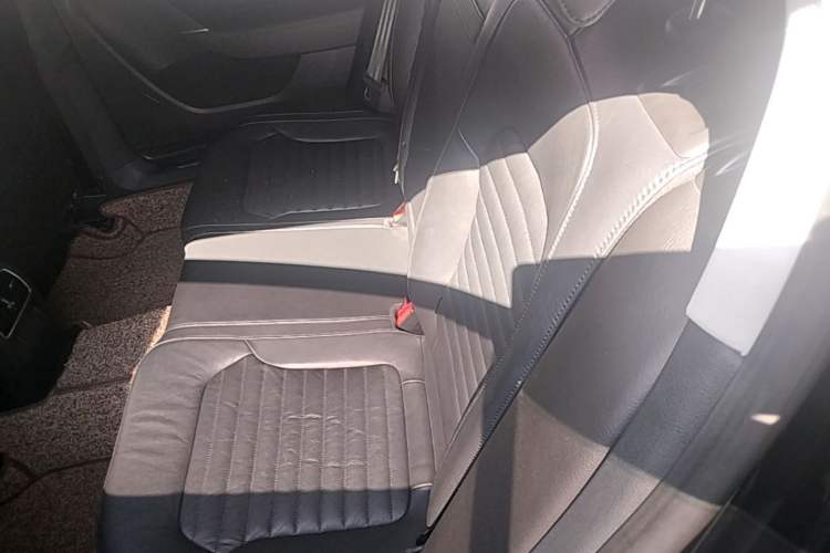 Used Volkswagen Magotan 2015 1.8TSI Advanced Model Left Rear Seat