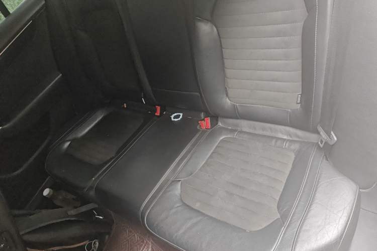 Used Volkswagen Magotan 2015 2.0 TSI Luxury Model Left Rear Seat
