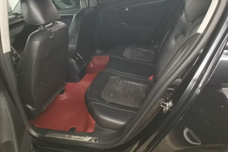 Used Volkswagen Magotan 2015 1.8TSI Luxury Model Left Rear Seat