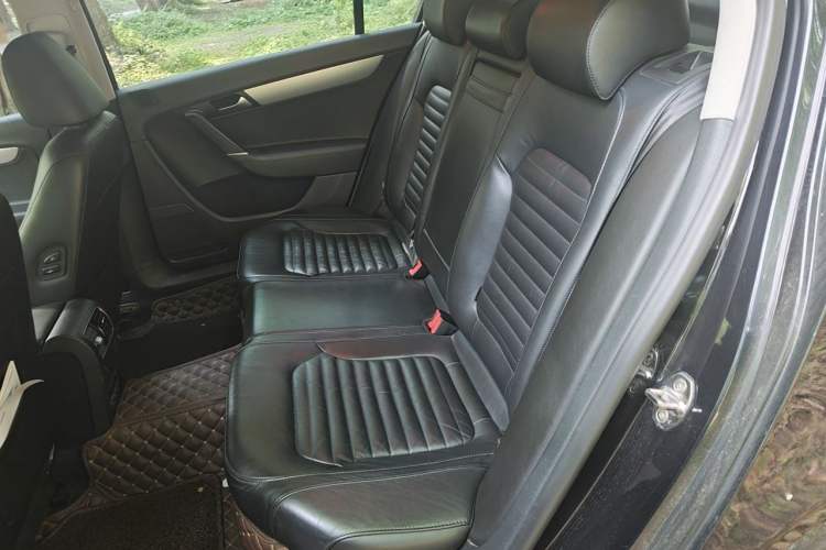 Used Volkswagen Magotan 2015 1.8TSI Luxury Model Left Rear Seat