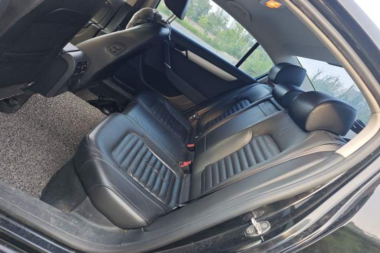 Used Volkswagen Magotan 2015 1.8TSI Advanced Model Left Rear Seat