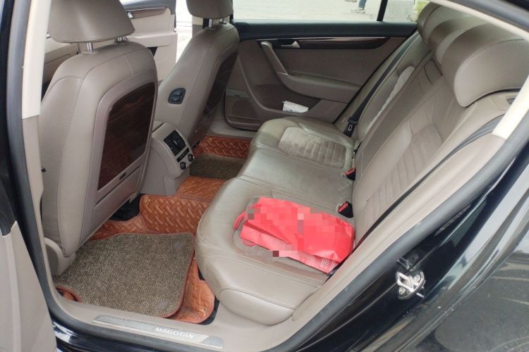 Used Volkswagen Magotan 2015 1.8TSI Prestige Model Left Rear Seat