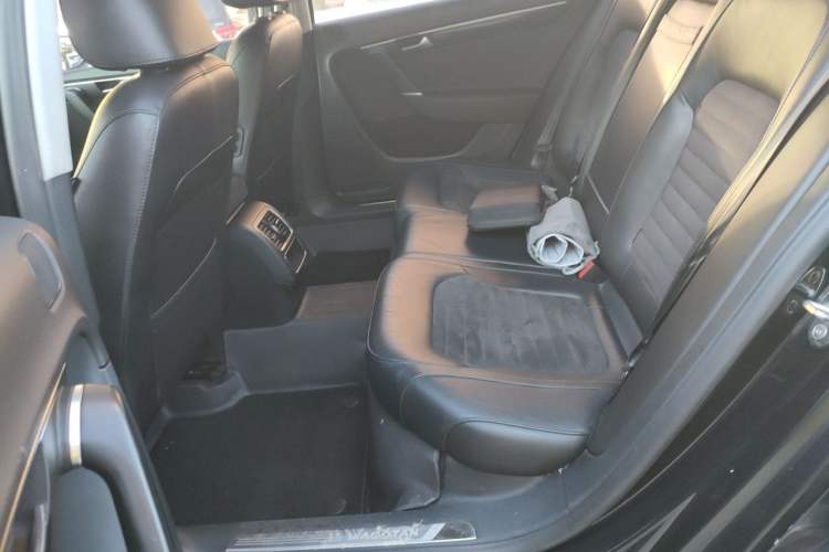 Used Volkswagen Magotan 2015 Revised Version 2.0 TSI Luxury Edition Left Rear Seat