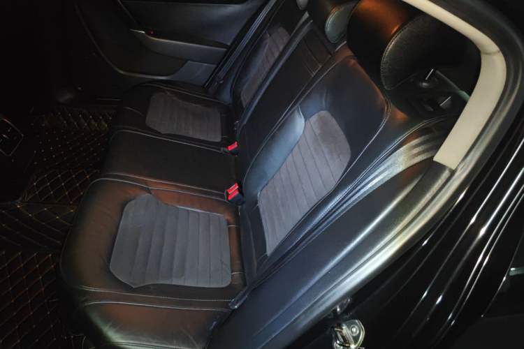 Used Volkswagen Magotan 2015 1.8TSI Luxury Model Left Rear Seat