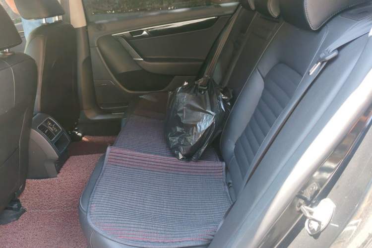 Used Volkswagen Magotan 2015 1.8TSI Luxury Model Left Rear Seat