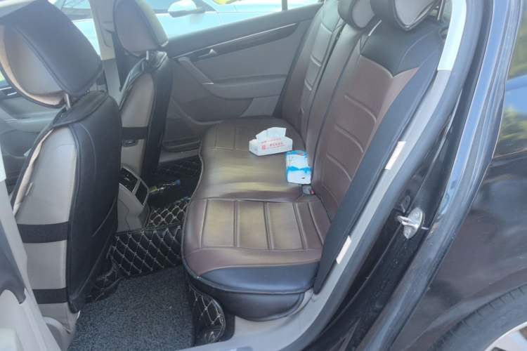 Used Volkswagen Magotan 2015 1.8TSI Luxury Model Left Rear Seat