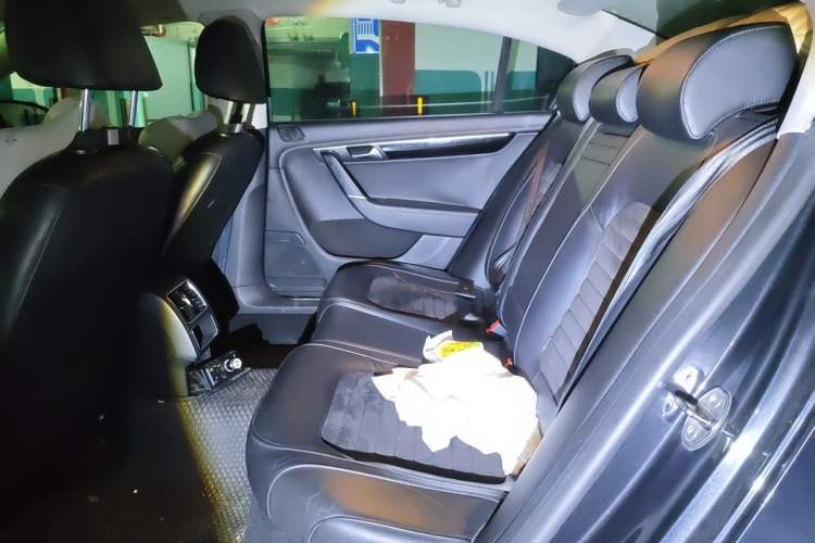Used Volkswagen Magotan 2015 Facelift 1.8TSI Luxury Model Left Rear Seat