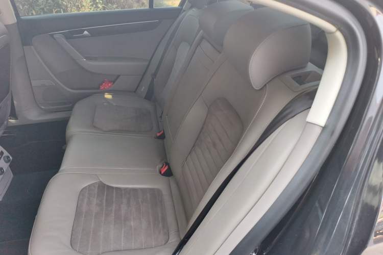 Used Volkswagen Magotan 2015 Revised Version 2.0 TSI Prestige Edition Left Rear Seat