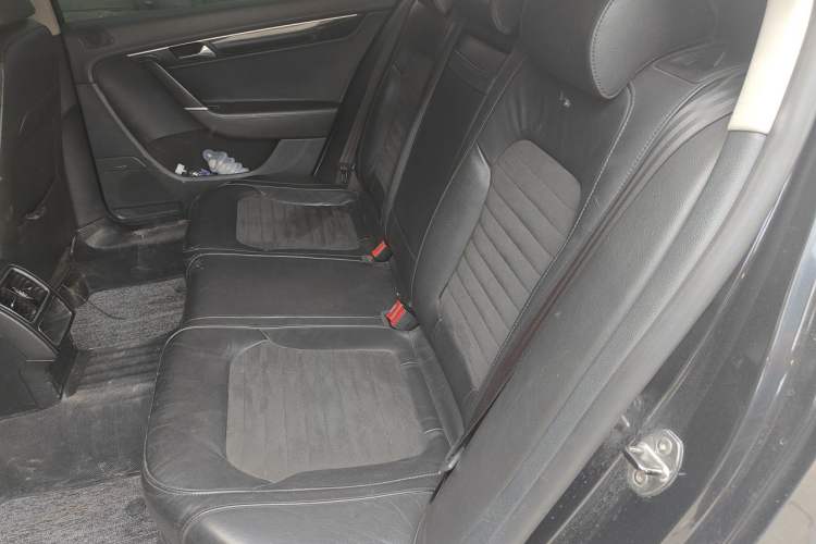 Used Volkswagen Magotan 2015 1.8TSI Luxury Model Left Rear Seat