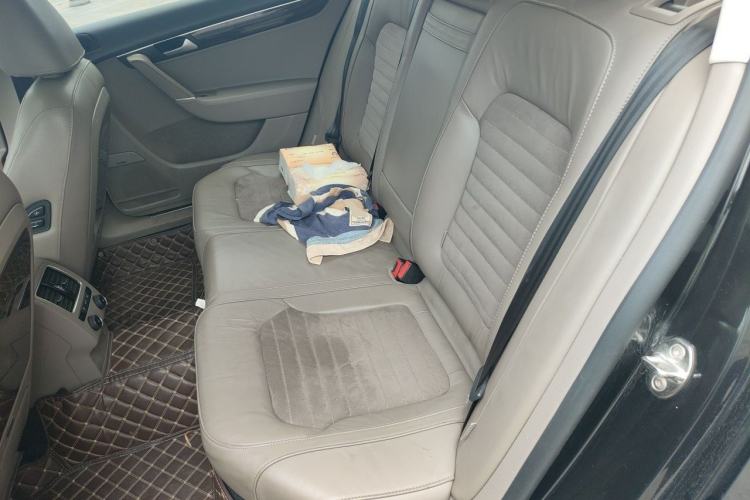 Used Volkswagen Magotan 2015 1.8TSI Prestige Model Left Rear Seat