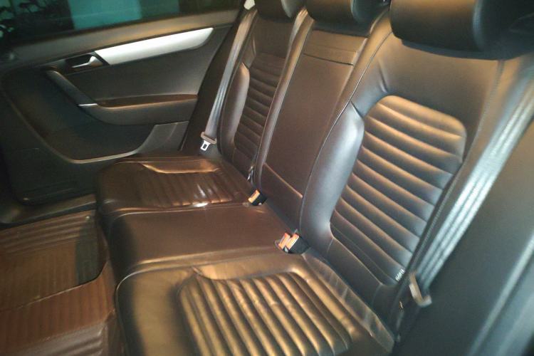 Used Volkswagen Magotan 2015 1.8TSI Advanced Model Left Rear Seat