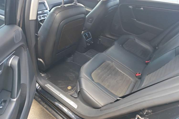 Used Volkswagen Magotan 2015 2.0 TSI Prestige Model Left Rear Seat
