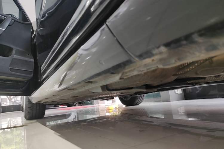 Used Volkswagen Magotan 2015 Facelift 1.8TSI Luxury Model Left Side Sill