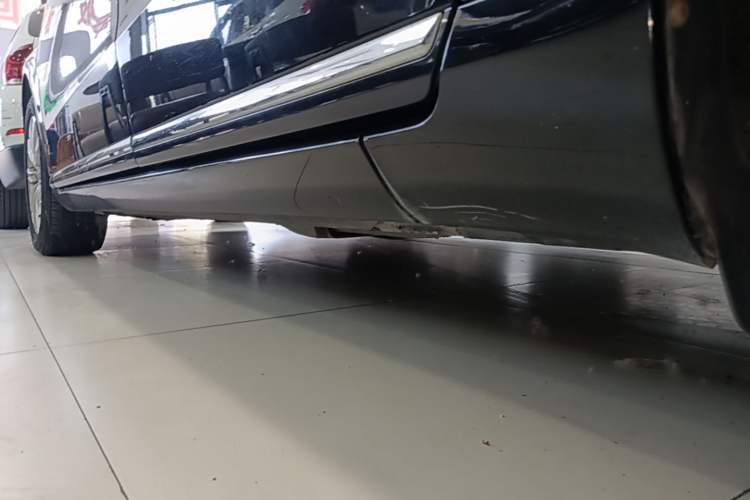 Used Volkswagen Magotan 2015 Facelift 1.8TSI Luxury Model Left Side Sill
