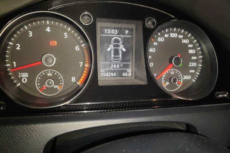 Used Volkswagen Magotan 2015 Revised Version 2.0 TSI Luxury Edition Odometer Close Up