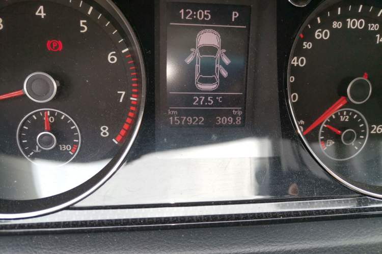 Used Volkswagen Magotan 2015 Revised Version 2.0 TSI Luxury Edition Odometer Close Up
