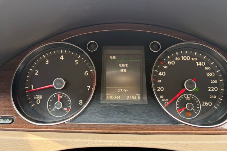 Used Volkswagen Magotan 2015 1.8TSI Prestige Model Odometer Close Up