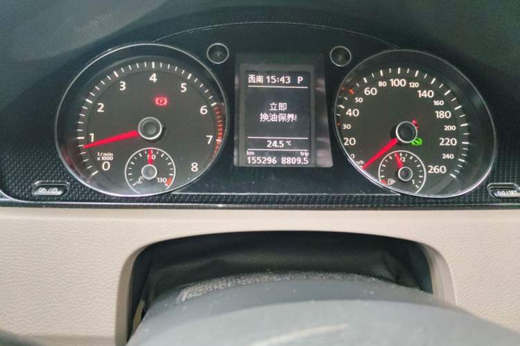 Used Volkswagen Magotan 2015 Facelift 1.8TSI Luxury Model Odometer Close Up