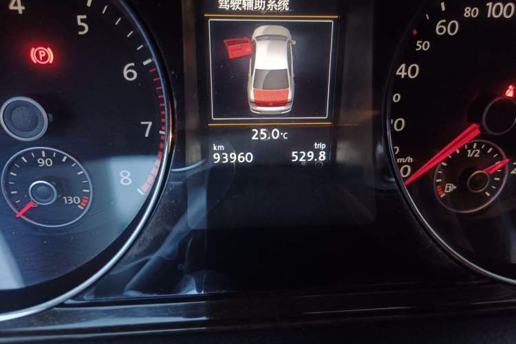 Used Volkswagen Magotan 2015 Revised Version 2.0 TSI Prestige Edition Odometer Close Up