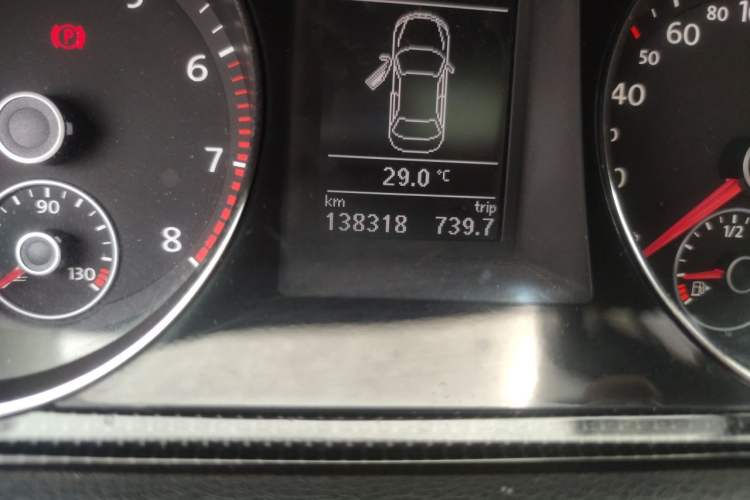 Used Volkswagen Magotan 2015 Revised Version 2.0 TSI Luxury Edition Odometer Close Up