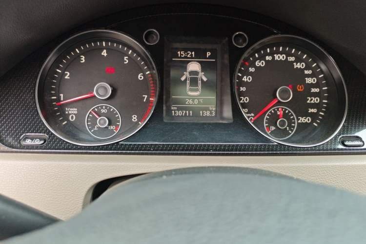 Used Volkswagen Magotan 2015 Facelift 1.8TSI Luxury Model Odometer Close Up