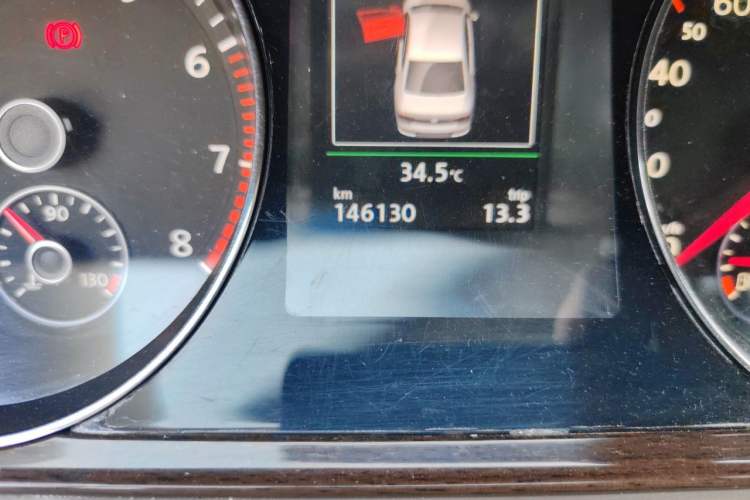 Used Volkswagen Magotan 2015 1.8TSI Prestige Model Odometer Close Up