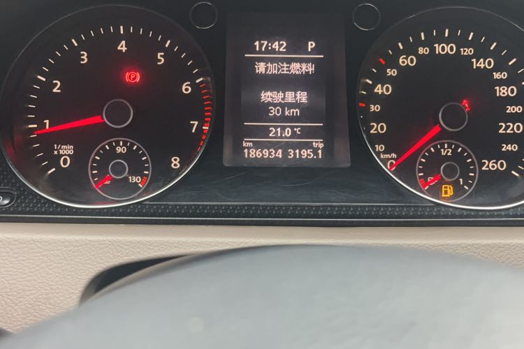 Used Volkswagen Magotan 2015 Facelift 1.8TSI Luxury Model Odometer Close Up