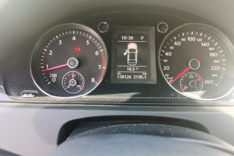 Used Volkswagen Magotan 2015 Revised Version 2.0 TSI Luxury Edition Odometer Close Up