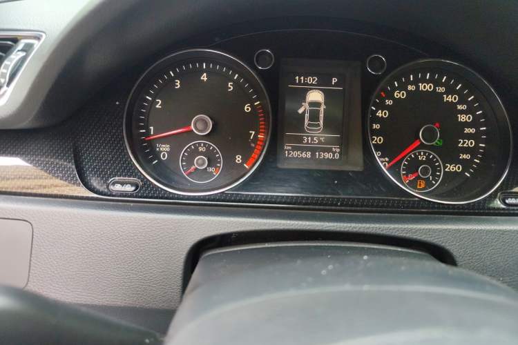 Used Volkswagen Magotan 2015 Revised Version 2.0 TSI Luxury Edition Odometer Close Up