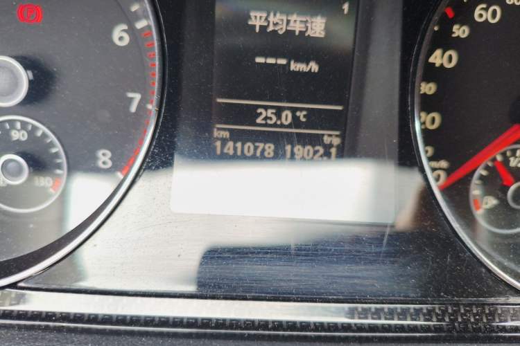 Used Volkswagen Magotan 2015 Revised 1.8TSI Prestige Version Odometer Close Up