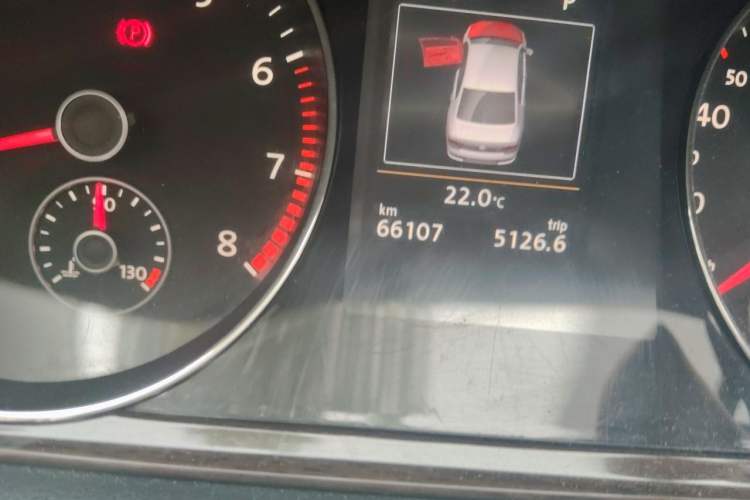 Used Volkswagen Magotan 2015 Revised 1.8TSI Prestige Version Odometer Close Up
