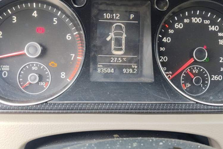 Used Volkswagen Magotan 2015 1.8TSI Luxury Model Odometer Close Up