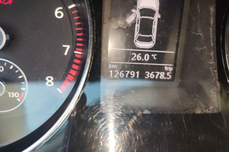 Used Volkswagen Magotan 2015 Revised Version 2.0 TSI Luxury Edition Odometer Close Up