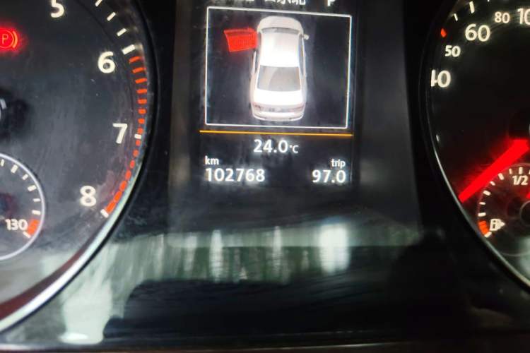Used Volkswagen Magotan 2015 Revised 1.8TSI Prestige Version Odometer Close Up