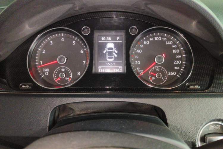 Used Volkswagen Magotan 2015 1.8TSI Luxury Model Odometer Close Up