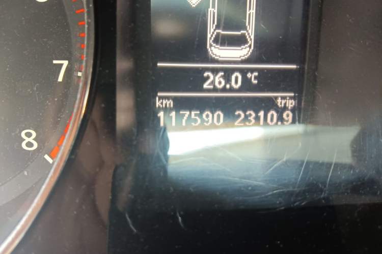 Used Volkswagen Magotan 2015 Facelift 1.8TSI Luxury Model Odometer Close Up