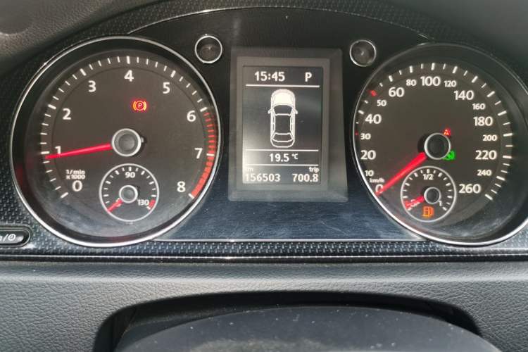 Used Volkswagen Magotan 2015 Revised Version 2.0 TSI Luxury Edition Odometer Close Up