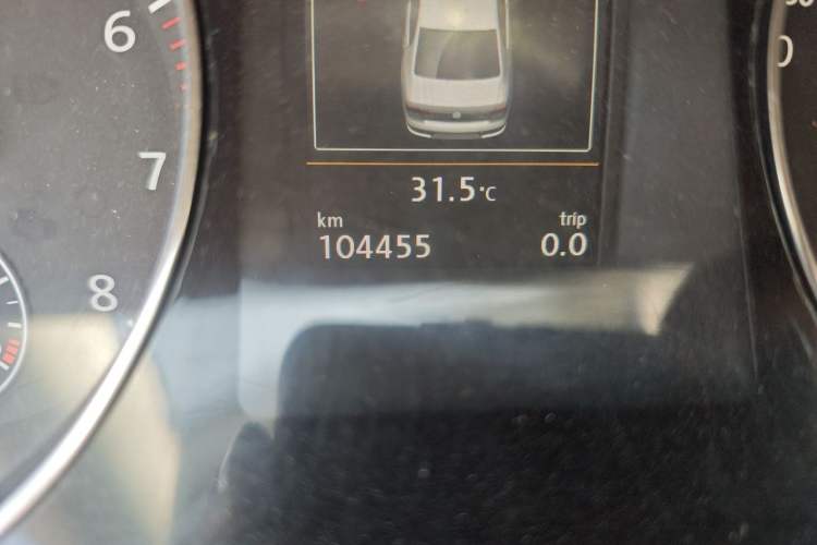 Used Volkswagen Magotan 2015 Revised Version 2.0 TSI Prestige Edition Odometer Close Up